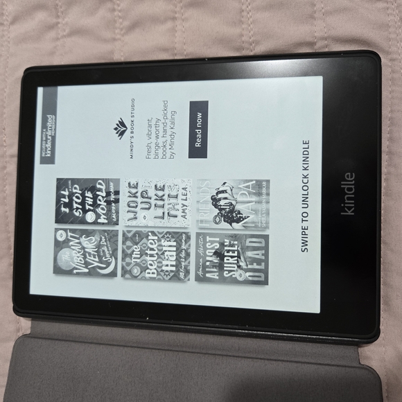 Amazon Black Kindle Paperwhite 11th Gen eBook Reader - Picture 4 of 6